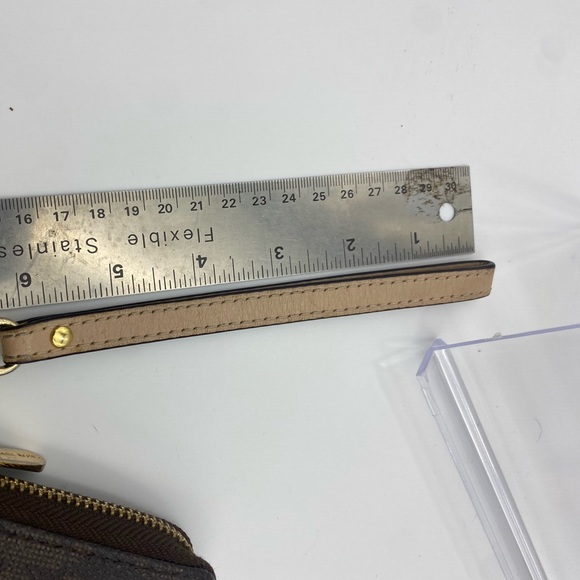 Michael Kors Zip Wallet in MK PrInt and wristlet. GUC - Picture 12 of 12